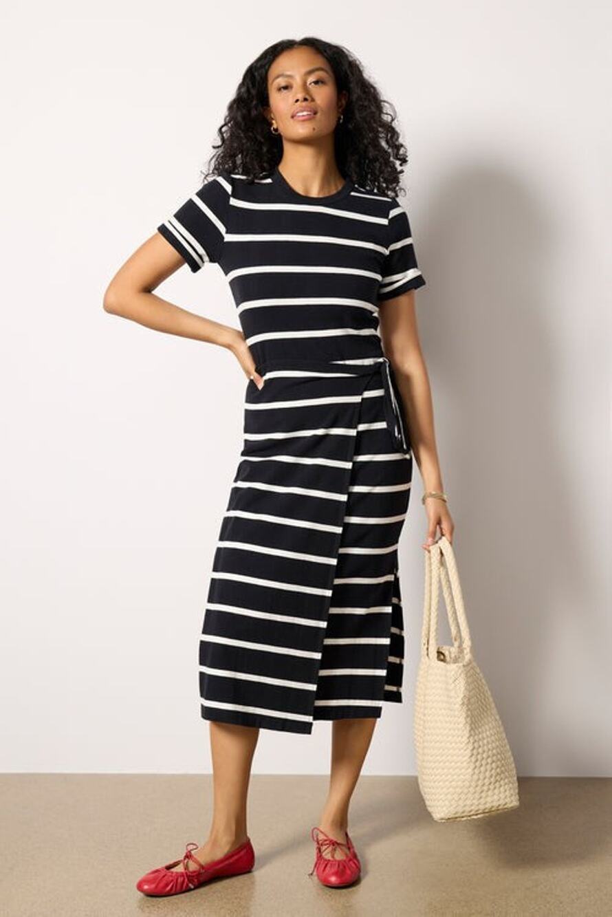 Evereve Anna Twist Short Sleeves Midi Dress - M